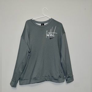 Women’s Nike dry fit crew neck sweat shirt